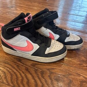 Nike court borough mid 2